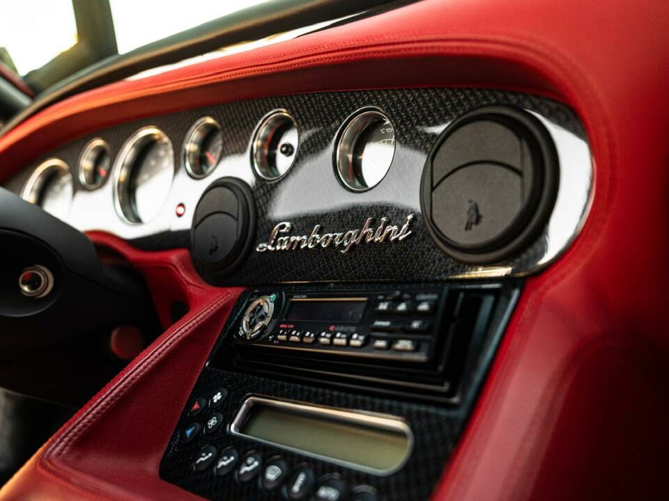 Image 29/31 of Lamborghini Diablo VT 6.0 (2001)