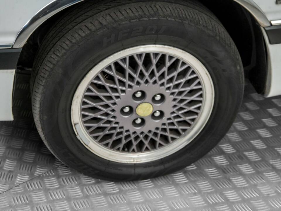 Bild 23/50 von Chrysler Le Baron 2.5 Turbo (1988)