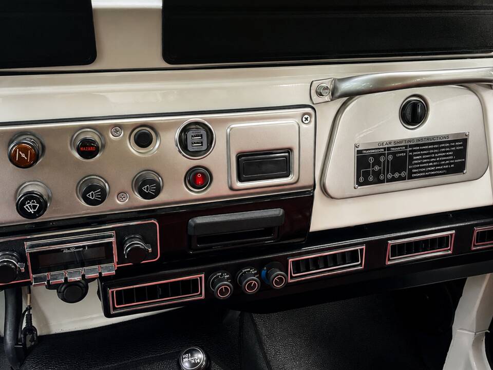 Image 20/67 of Toyota Land Cruiser FJ 40 (1982)