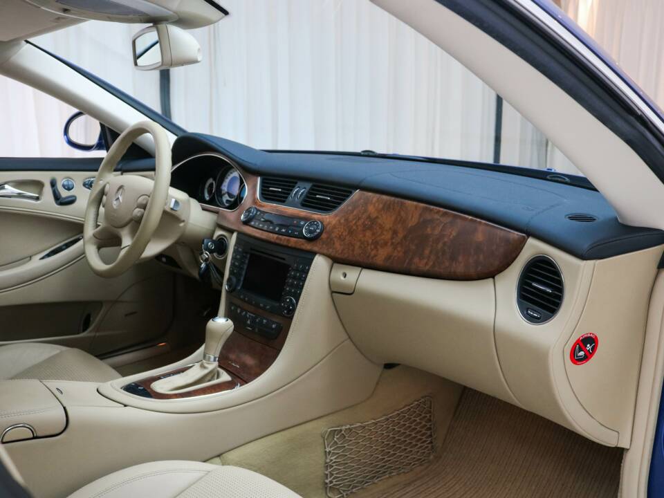 Bild 8/13 von Mercedes-Benz CLS 55 AMG (2005)