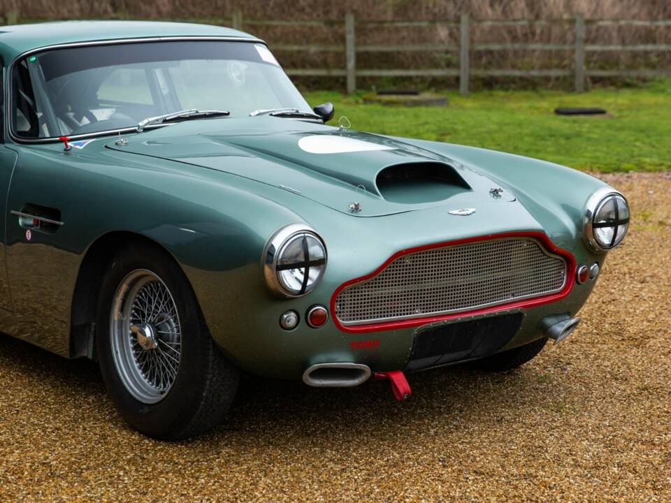 Image 10/50 de Aston Martin DB 4 Lightweight (1961)