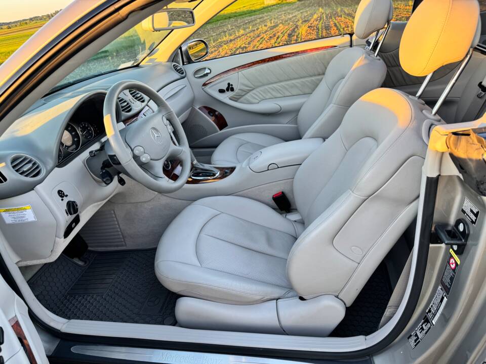 Immagine 10/17 di Mercedes-Benz CLK 500 (2005)