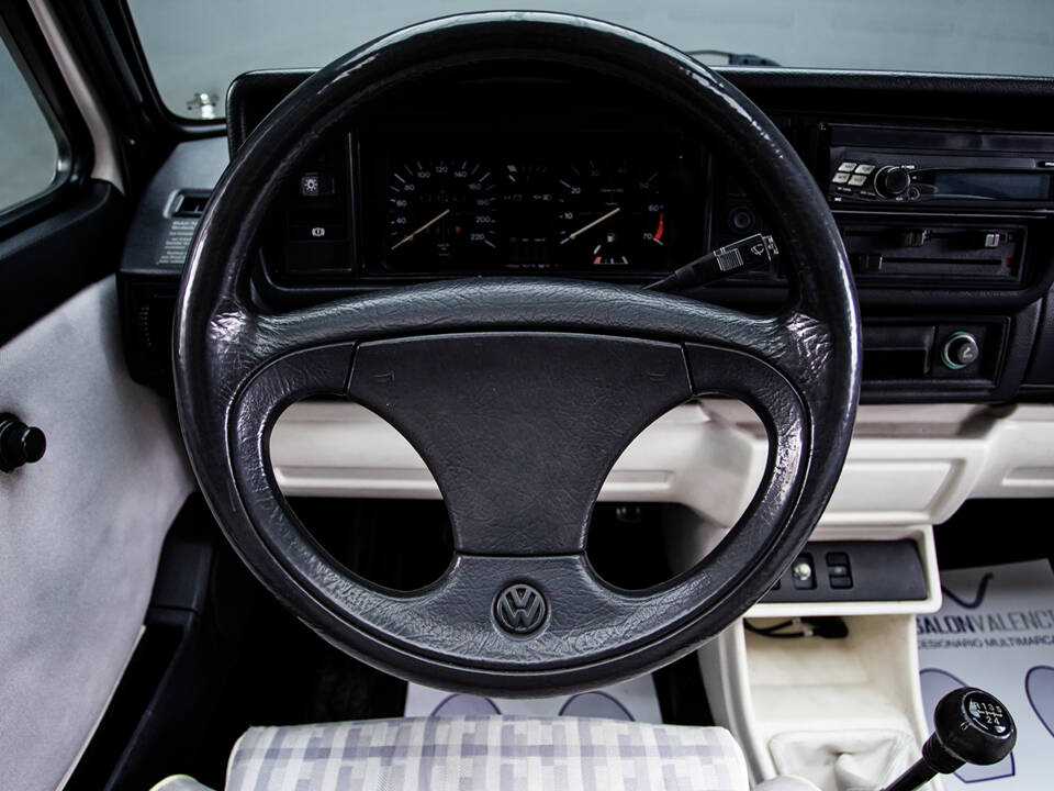 Image 24/39 of Volkswagen Golf Mk I Convertible 1.8 (1994)