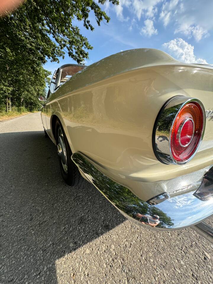 Image 17/45 of Volkswagen Karmann Ghia 1600 L (1966)