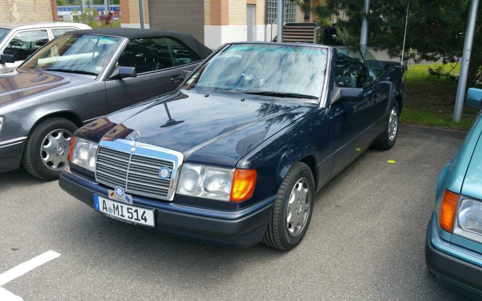 Image 3/10 of Mercedes-Benz 300 CE-24 (1992)