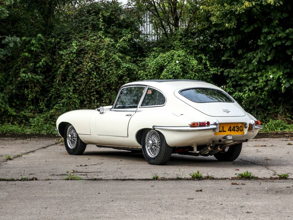 Afbeelding 15/33 van Jaguar E-Type (2+2) (1968)