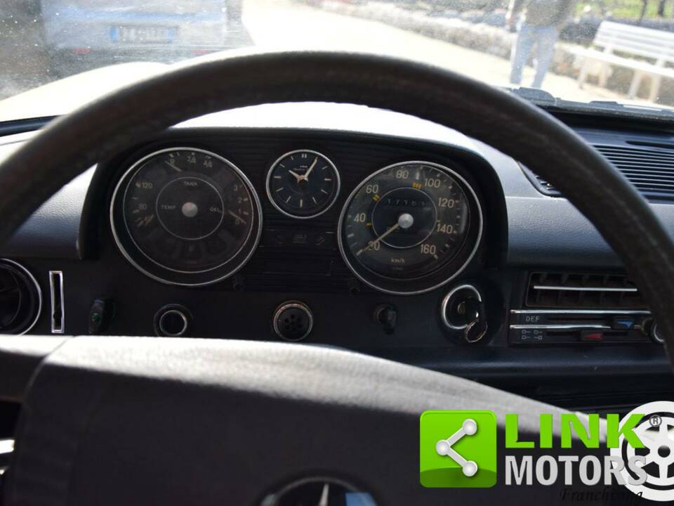 Image 9/10 de Mercedes-Benz 200 D (1975)