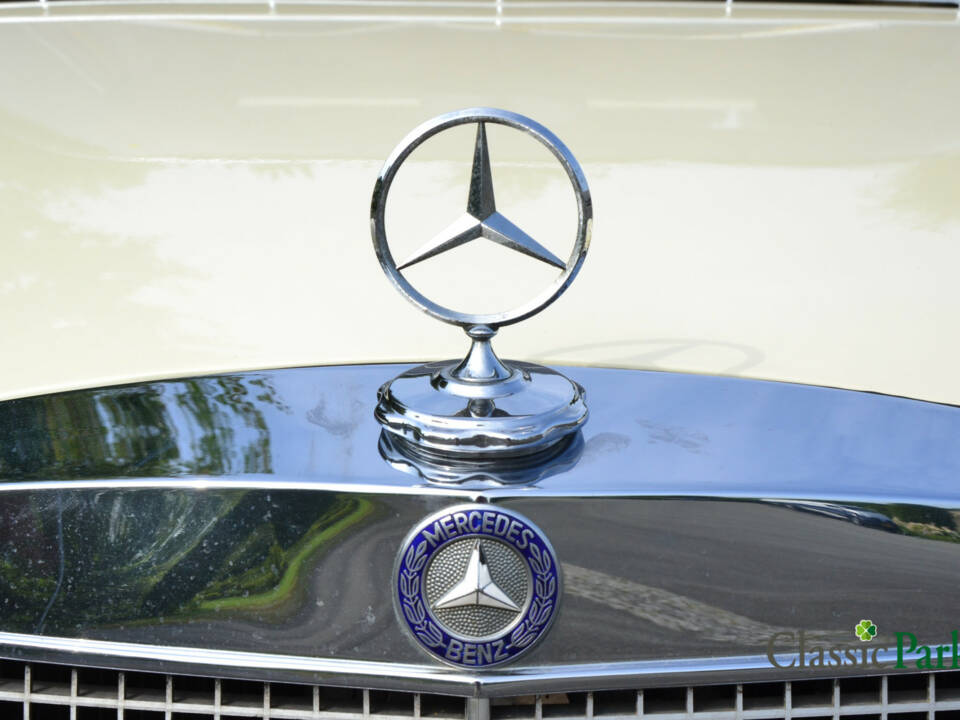 Image 41/49 of Mercedes-Benz 280 SE 3,5 (1972)