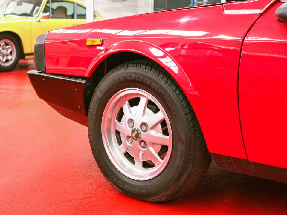 Image 13/39 of Lancia Beta Coupe 2000 i.e. (1982)