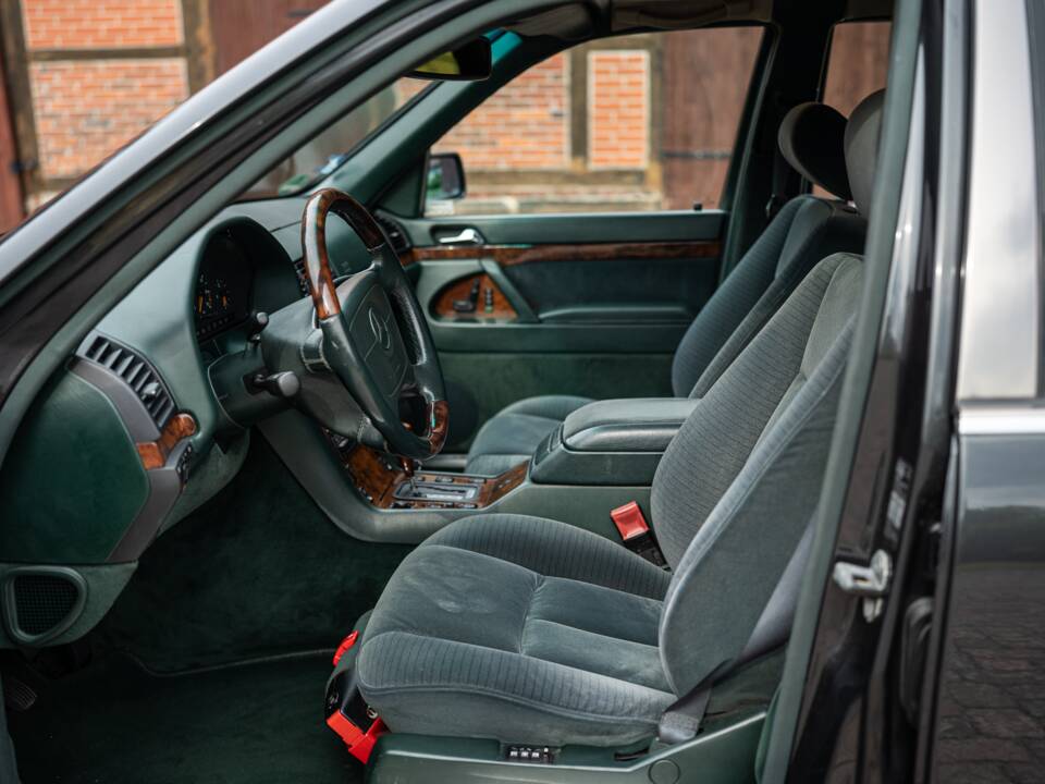 Image 23/54 of Mercedes-Benz 500 SEL (1992)