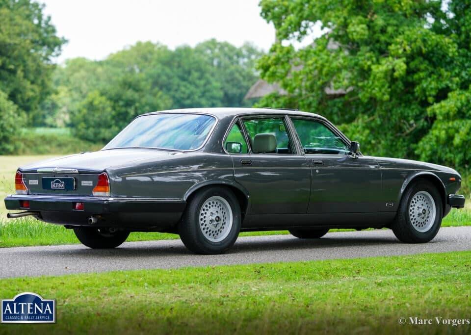 Image 47/57 de Jaguar XJ 12 (1986)