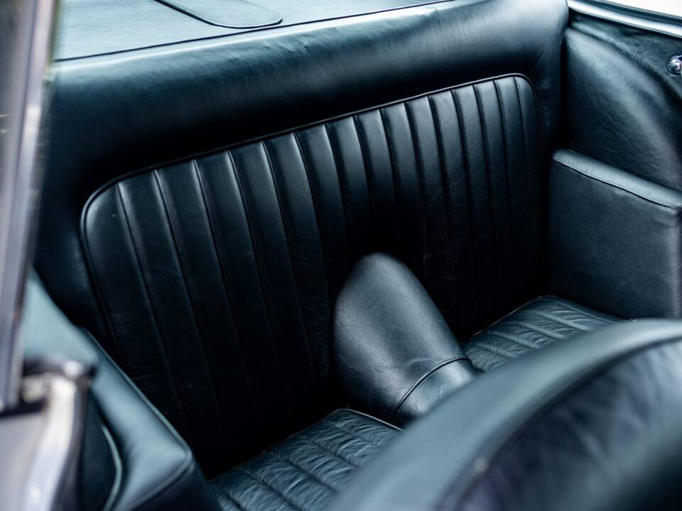 Image 33/50 de Aston Martin DB 4 (1960)