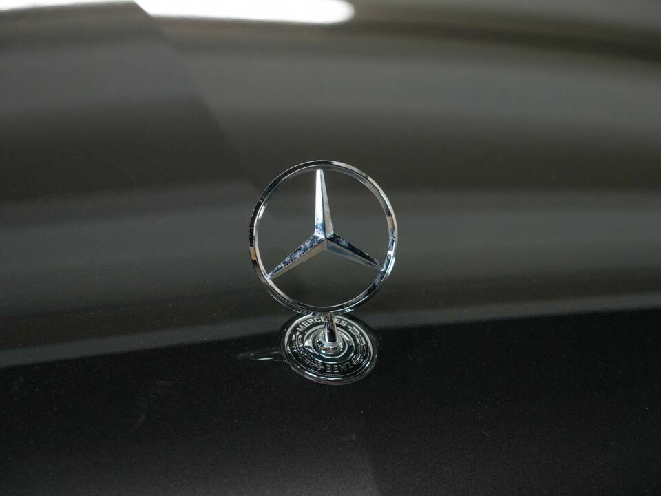 Image 22/50 de Mercedes-Benz V 300 d (2025)