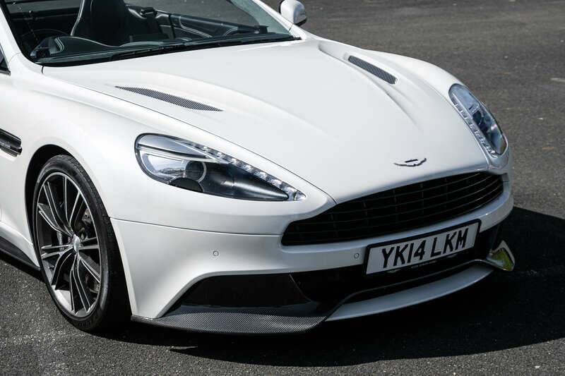 Image 33/50 of Aston Martin Vanquish Volante (2014)