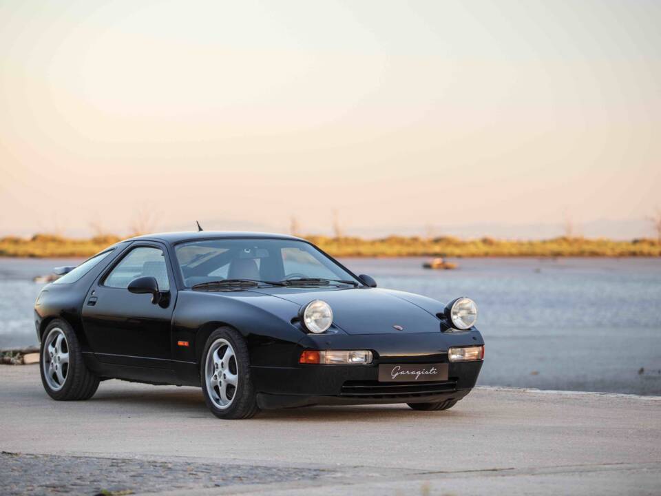 Image 10/63 of Porsche 928 GTS (1994)
