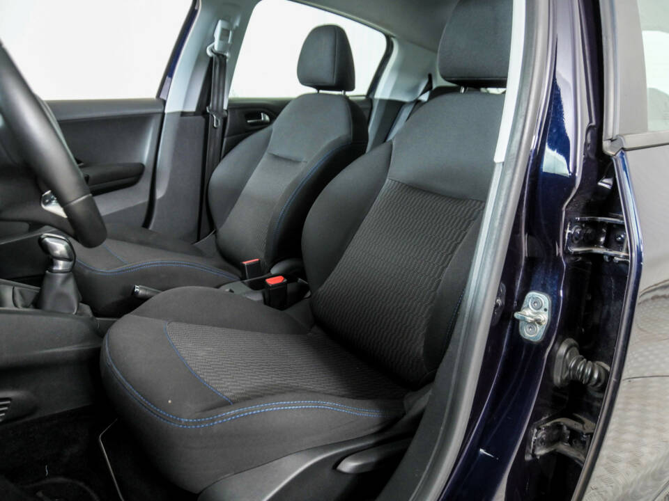 Image 15/50 of Peugeot 208 1.2 PureTech 82 (2019)