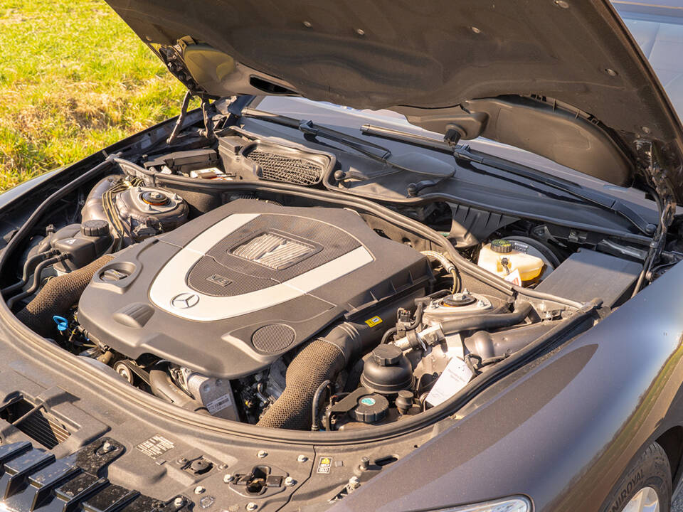 Image 65/67 of Mercedes-Benz CL 500 (2006)