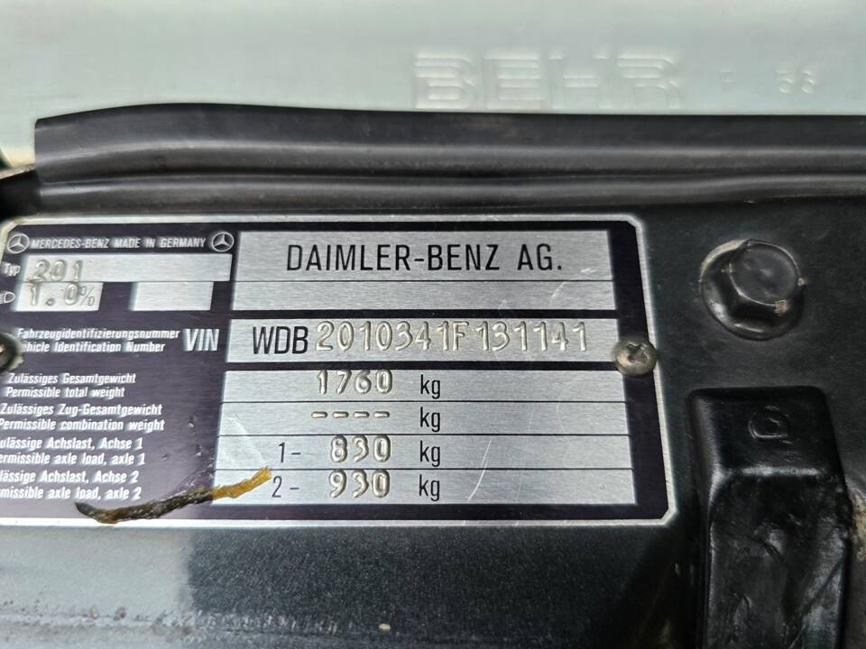 Image 24/69 de Mercedes-Benz 190 E 2.3-16 (1985)