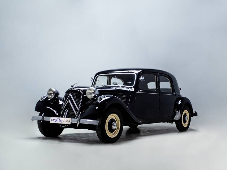 Immagine 3/35 di Citroën Traction Avant 11 légère (1955)