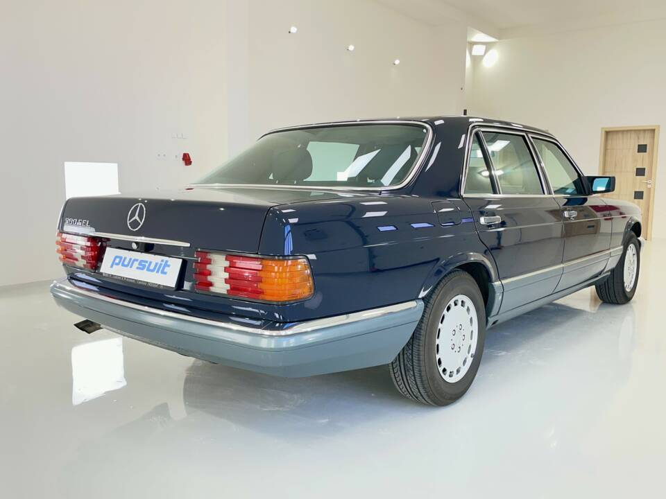 Image 4/40 de Mercedes-Benz 560 SEL (1987)