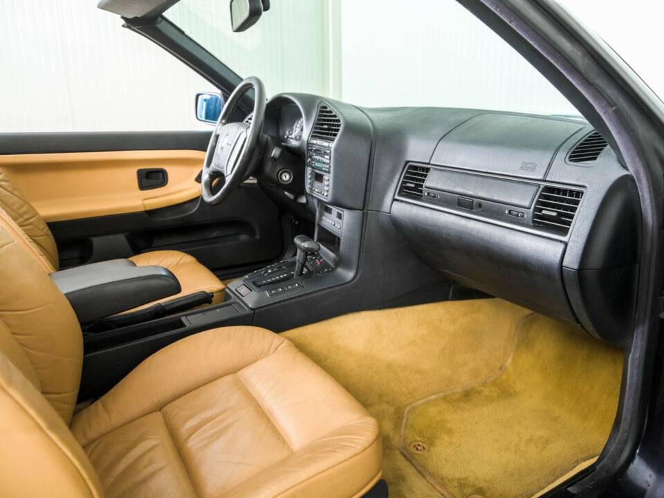 Bild 17/50 von BMW 318i (1996)