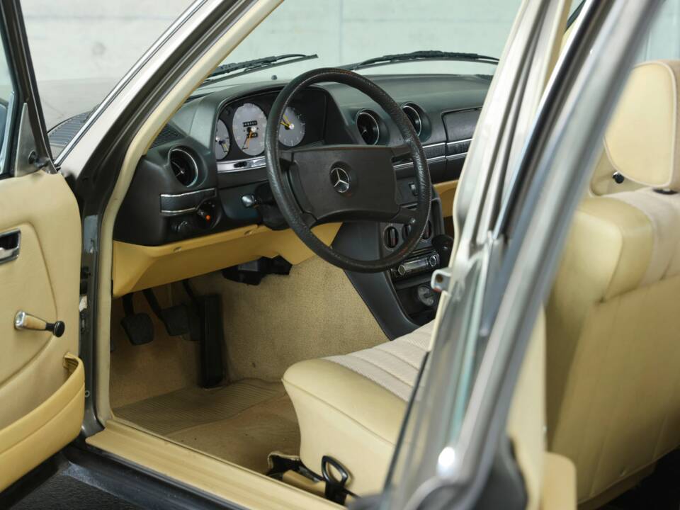 Image 11/49 of Mercedes-Benz 230 TE (1981)