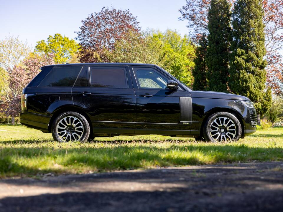 Bild 41/50 von Land Rover Range Rover V8 Armoured (2022)