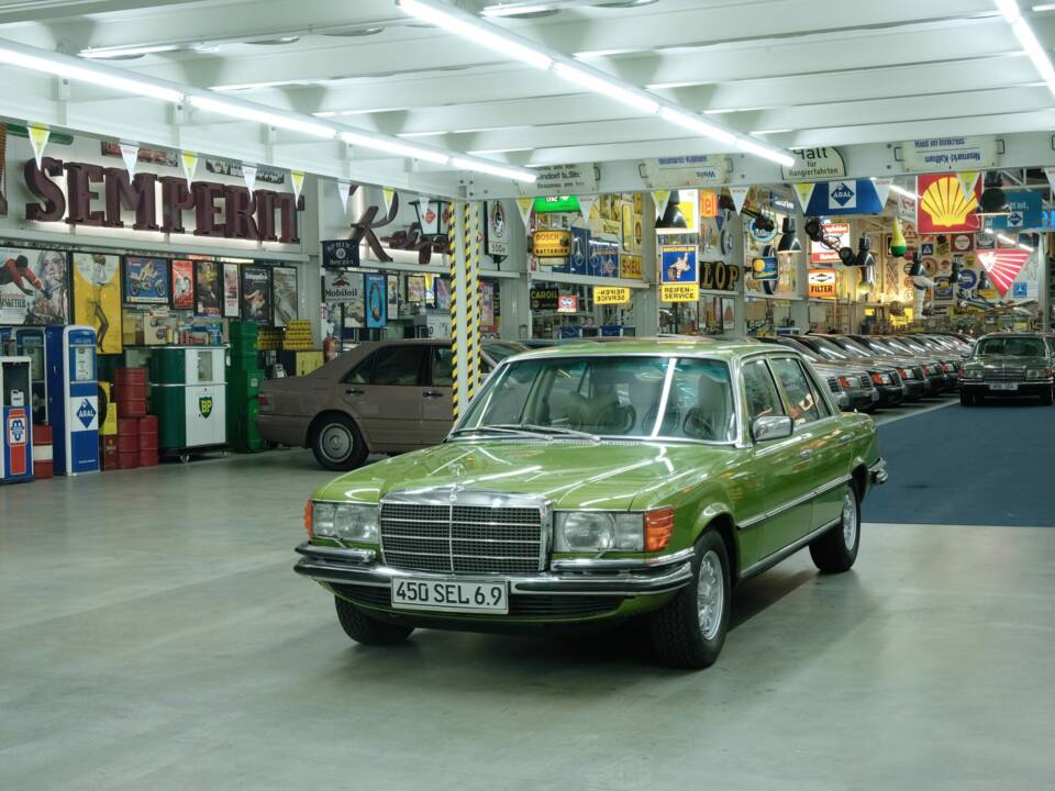 Image 2/50 de Mercedes-Benz 450 SEL 6,9 (1976)