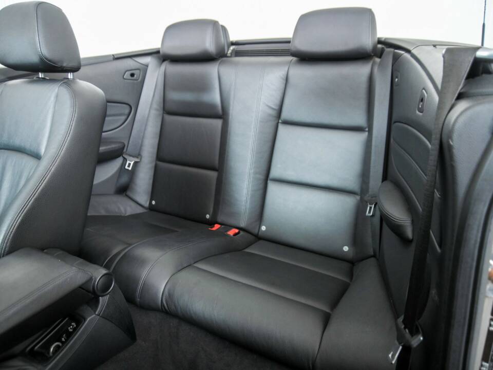 Immagine 39/50 di BMW 125i (2011)