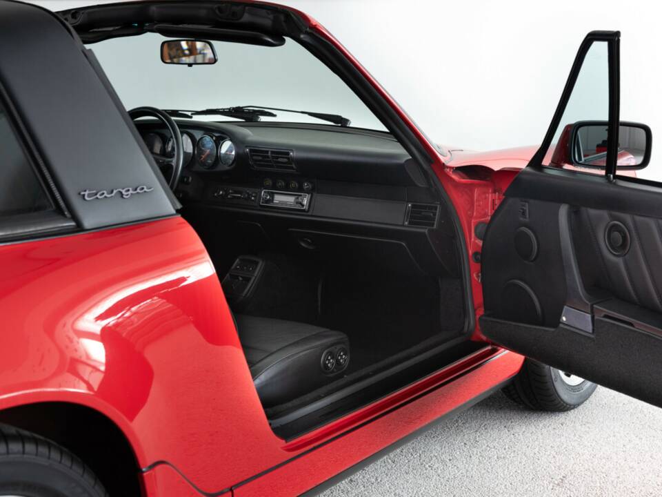 Afbeelding 35/48 van Porsche 911 Carrera 2 (1990)