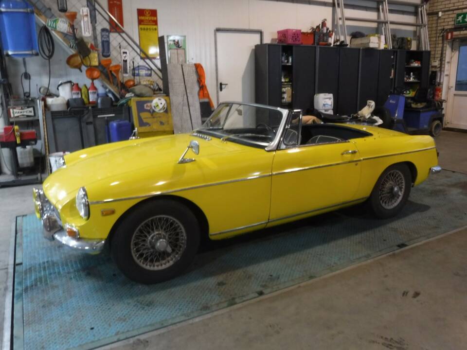 Image 23/50 of MG MGB (1967)