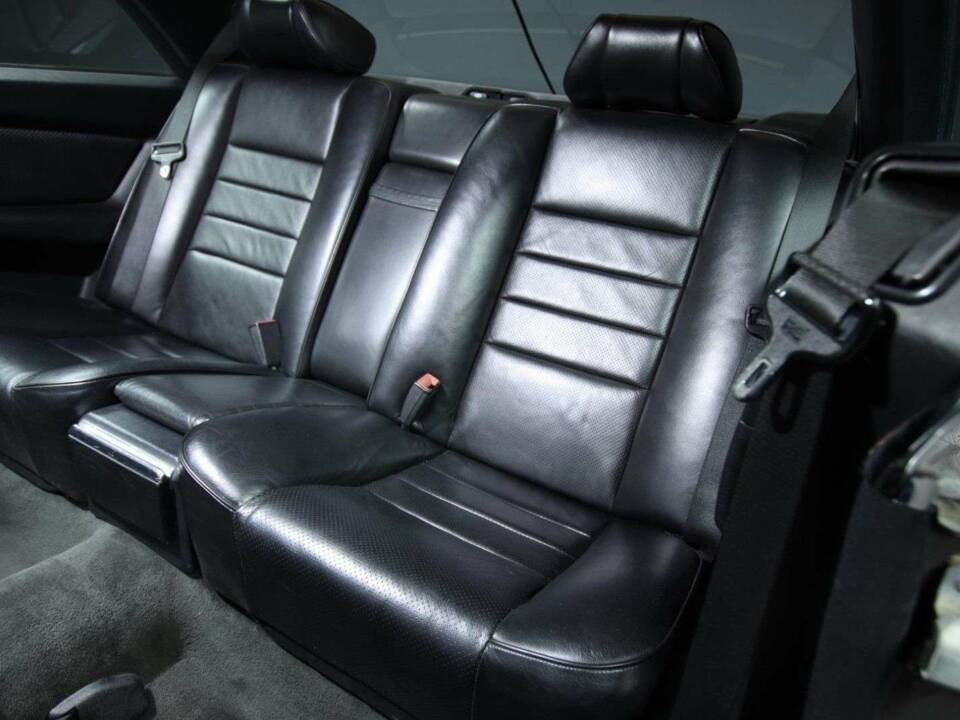 Image 19/30 of Mercedes-Benz 560 SEC (1988)