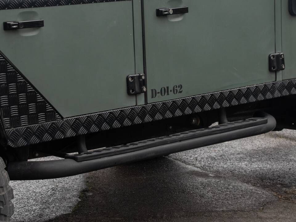 Image 22/50 de Land Rover Defender 110 Crew Cab SE (2010)