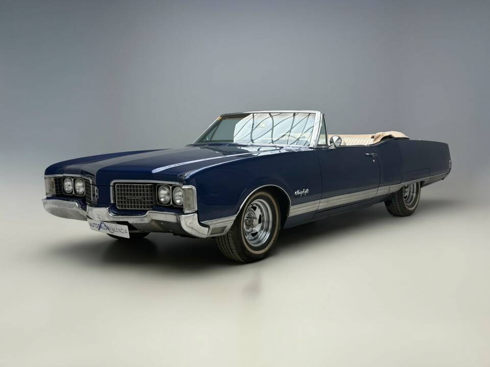 Image 4/23 of Oldsmobile Ninety-Eight (1968)