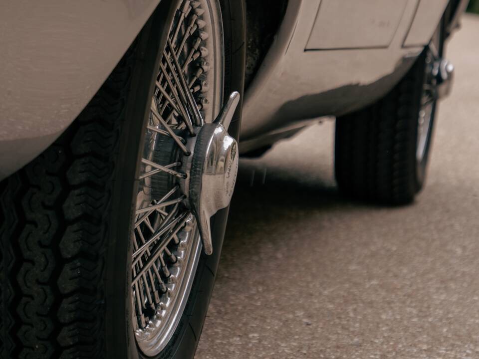 Bild 32/81 von Jaguar E-Type V12 (2+2) (1971)