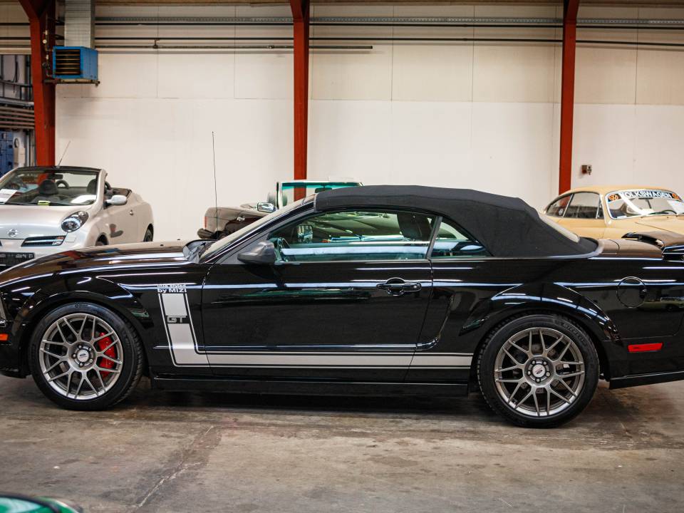 Image 3/49 of Ford Mustang GT (2006)