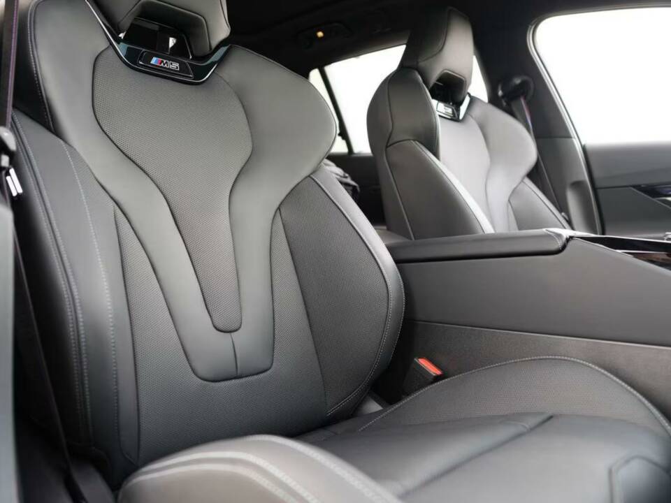 Image 8/16 of BMW M5 Touring (2025)