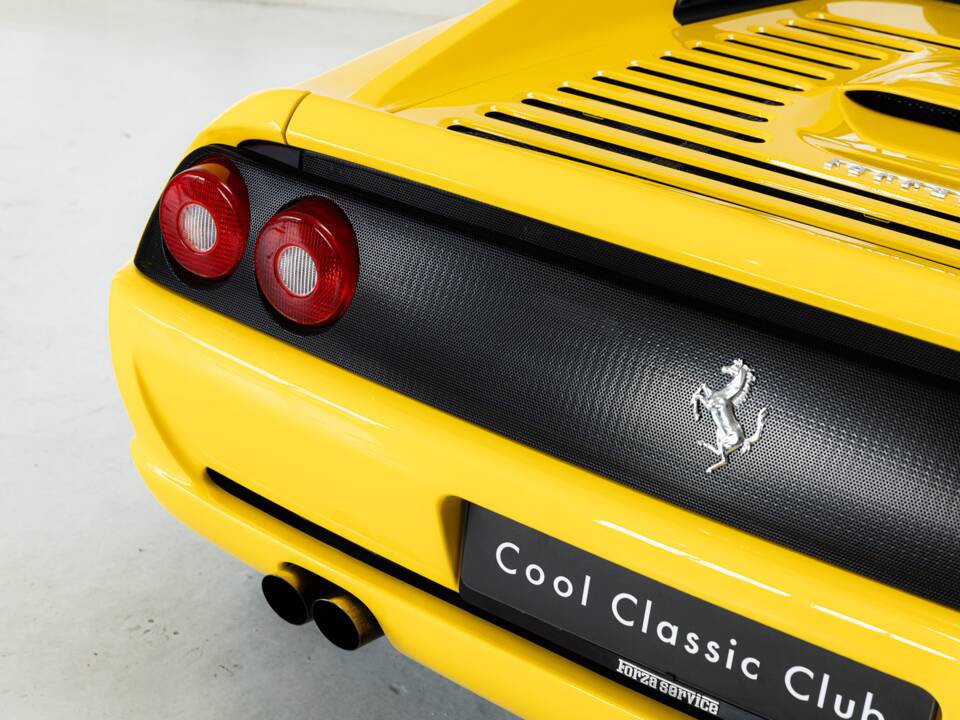 Image 34/36 de Ferrari F 355 Berlinetta (1995)
