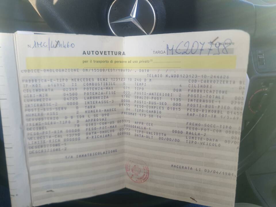 Bild 43/44 von Mercedes-Benz 240 D (1981)