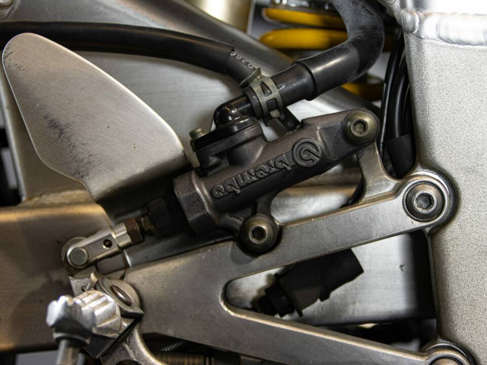 Image 44/50 of Yamaha YZF 1000 R1 (1998)