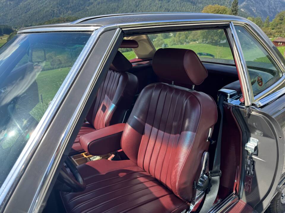 Image 13/26 of Mercedes-Benz 560 SL (1988)