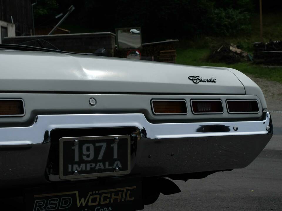 Image 15/41 de Chevrolet Impala Convertible (1971)