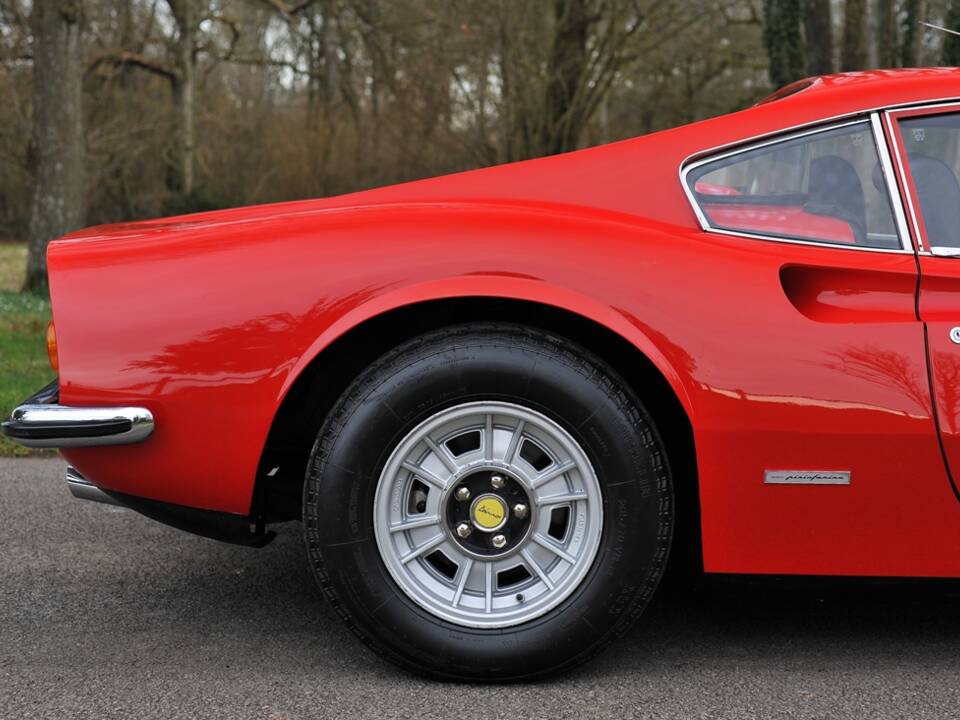 Image 14/27 de Ferrari Dino 246 GT (1972)