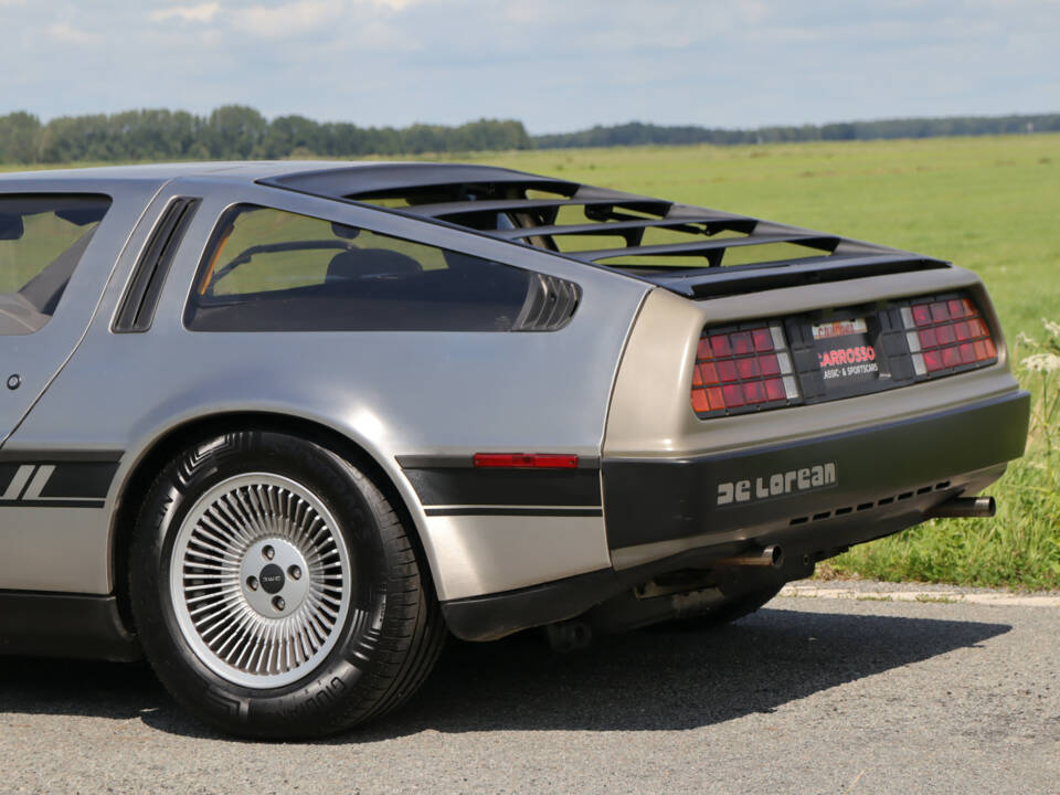 Image 11/32 of DeLorean DMC-12 (1981)