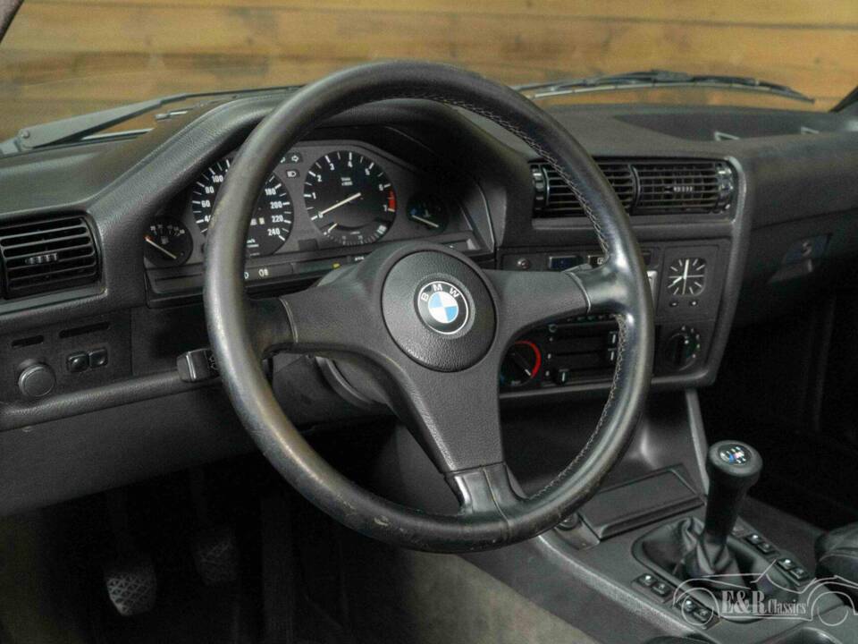 Image 11/19 of BMW 320i (1989)