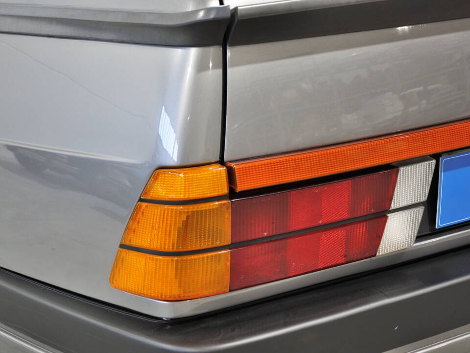 Bild 23/34 von Alfa Romeo 75 2.0 Twin Spark (1988)