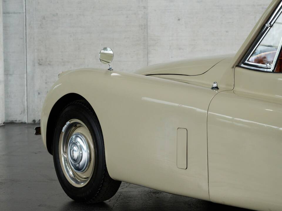 Image 13/50 de Jaguar XK 120 DHC (1953)