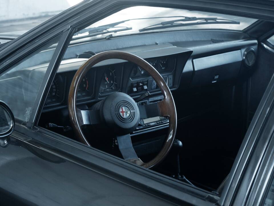 Bild 28/48 von Alfa Romeo GTV 6 2.5 (1981)