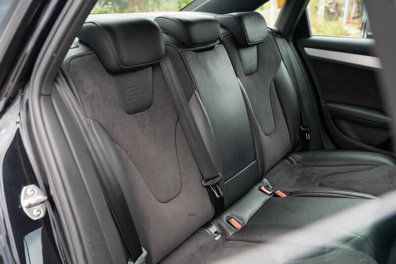 Image 46/50 of Audi S4 (2010)