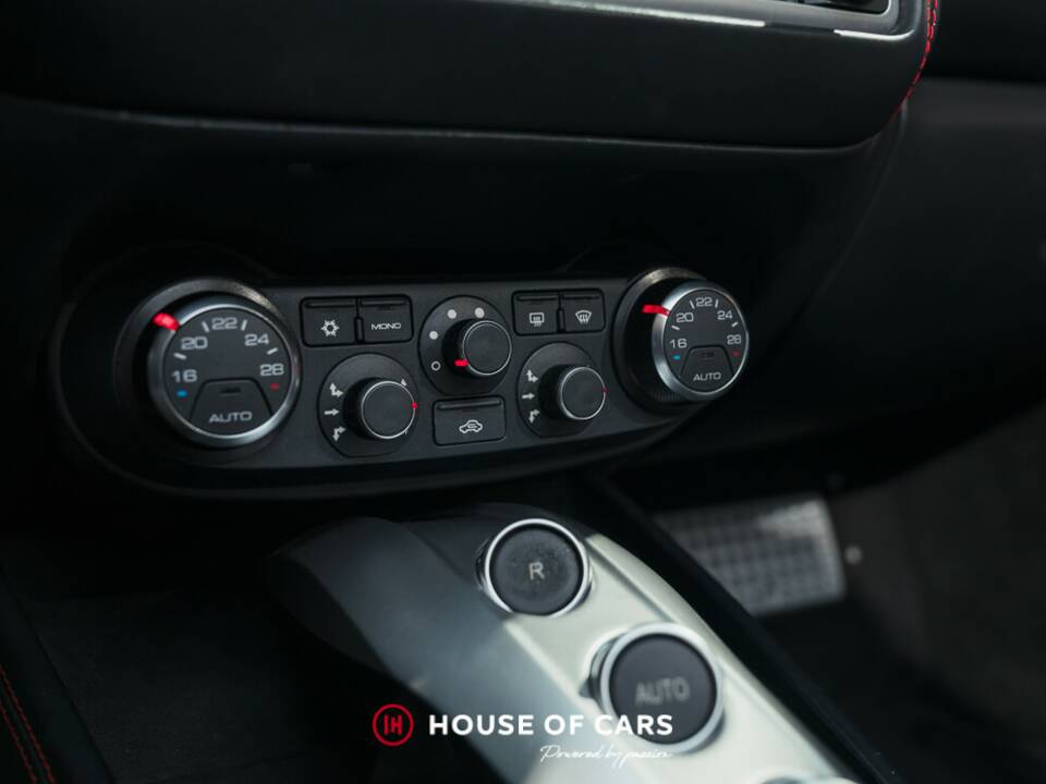 Bild 22/25 von Ferrari California T (2014)